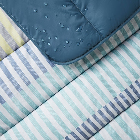 Night Lark Striped shores Summer outdoor duvet Close up